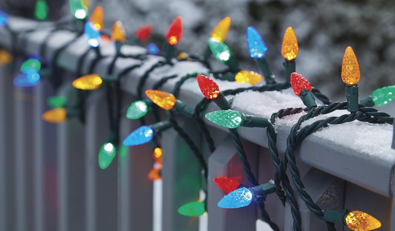 Éclairez votre temps des Fêtes à l’aide des jeux de lumières NOMA, le choix parfait pour créer des décors uniques. 