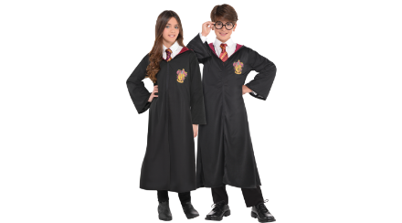 Two kids wearing Harry Potter costumes.