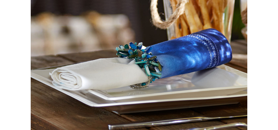 create shimmery napkin rings intro