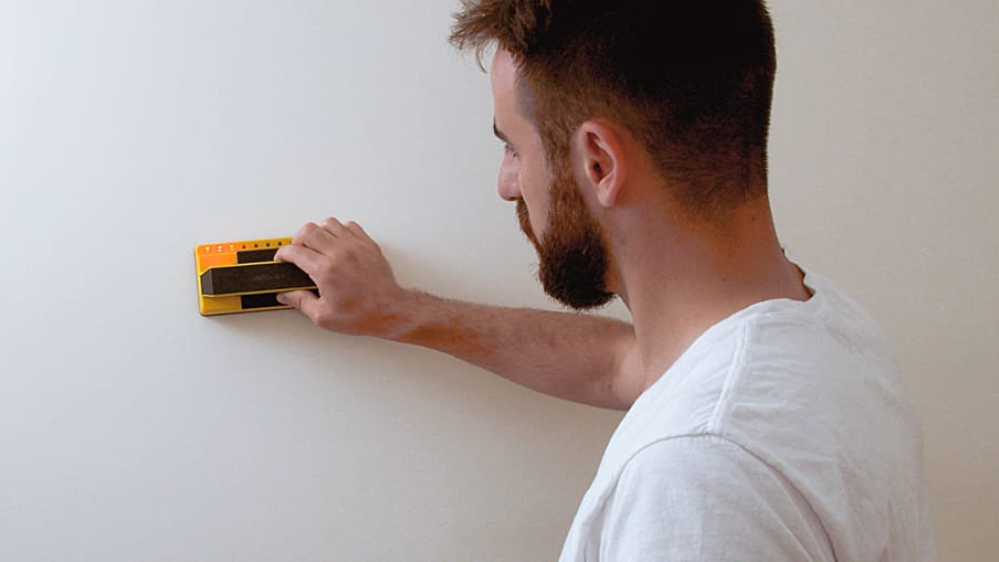 08-small-projects-2015-hang-a-picture-clip-stud-finder