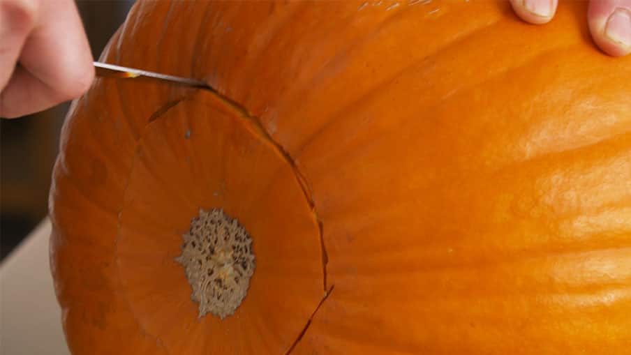 How to carve a pumpkin scraping 02
