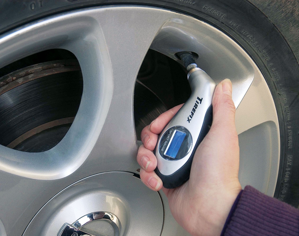 Manomètre numérique Tirefix avec mini manomètre à pneu Canadian Tire