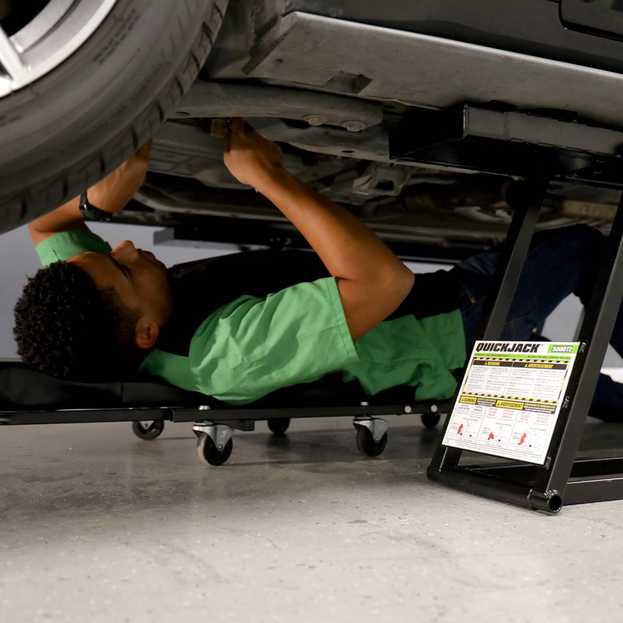 Hydraulic jack store car lift