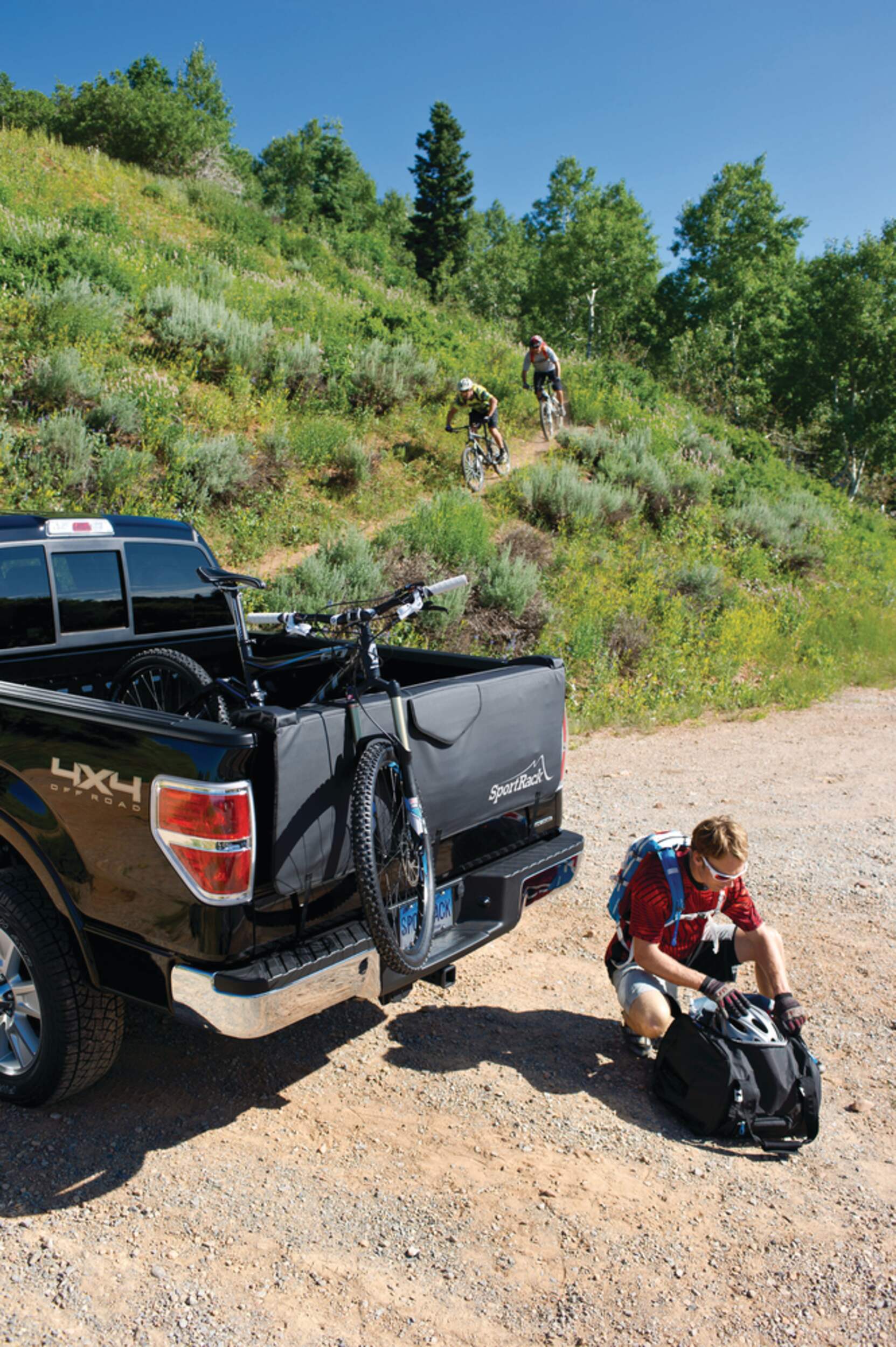 SportRack SR8123 Tailgate Pad with Straps Back_Angled_Left