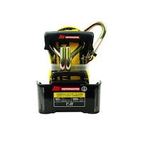 Sangle à cliquet de qualité commerciale MotoMaster, résistance à la rupture de 5 000 lb, avec doubles crochets en J, 2 po x 25 pi Front_Flat