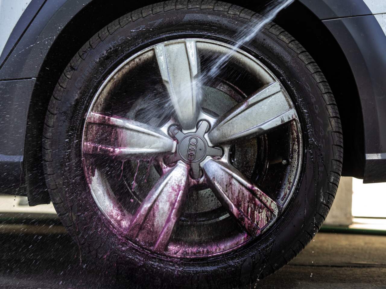 Meguiar's - Ultimate All Wheel Cleaner delivers powerful cleaning