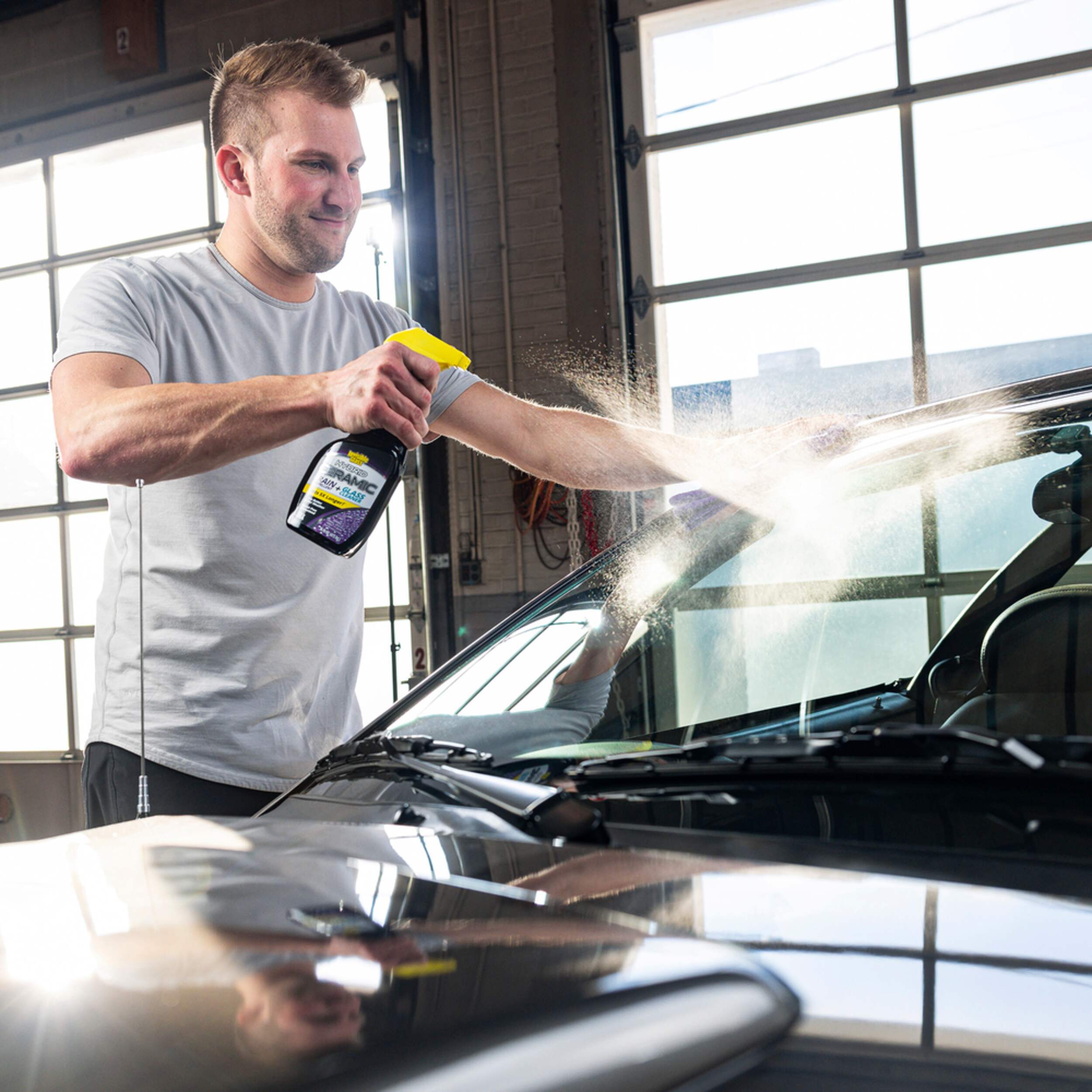 Invisible Glass Hybrid Rain Repellent & Glass Cleaner for Auto Glass Exteriors, 473mL