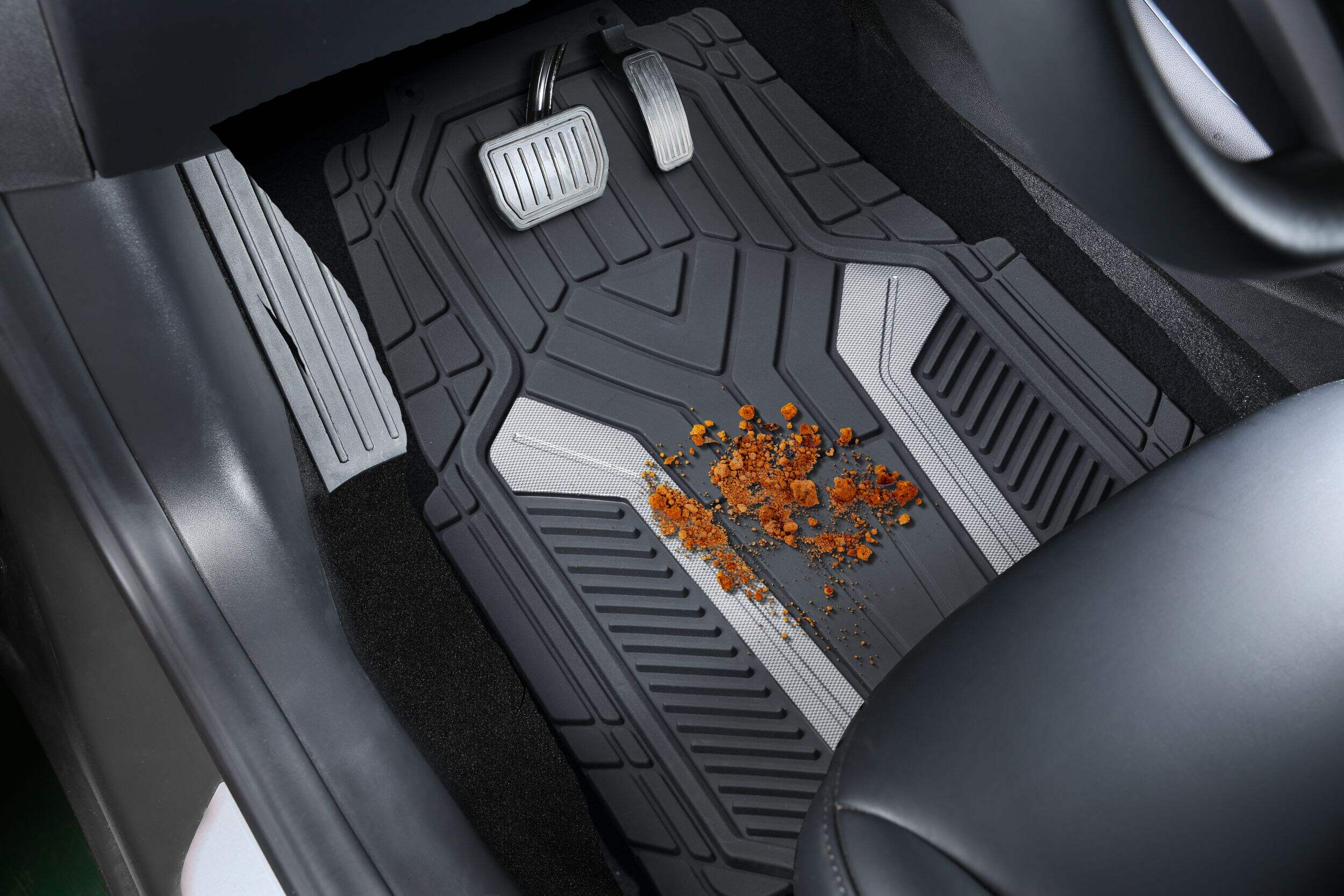 AutoTrends Silver Carbon Sport Floor Mat with AntiSlip Backing, Black, 4pc Canadian Tire