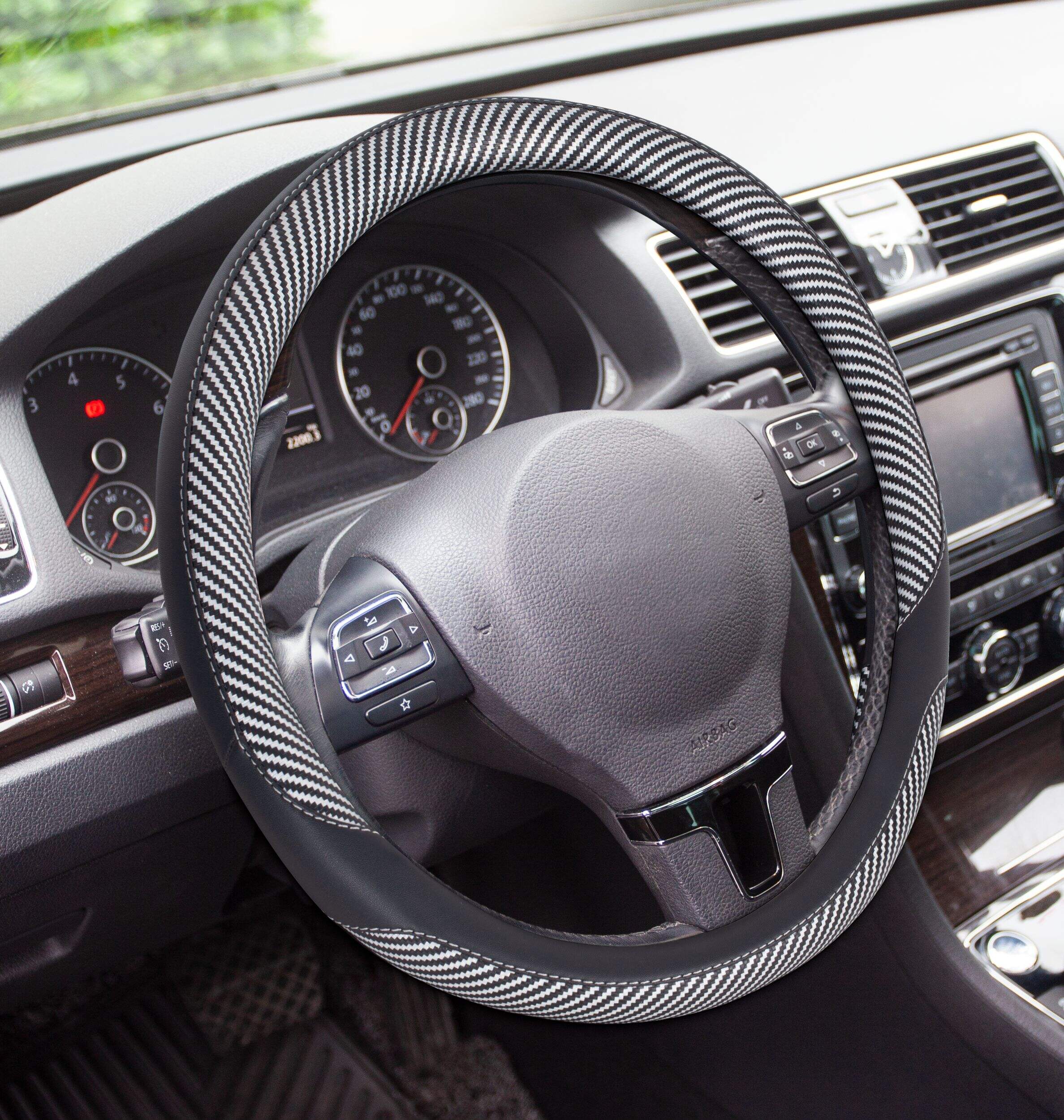 Gaine de volant en fibre de carbone AutoTrends, noir/blanc Front_Three_Fourths_Angled_Right