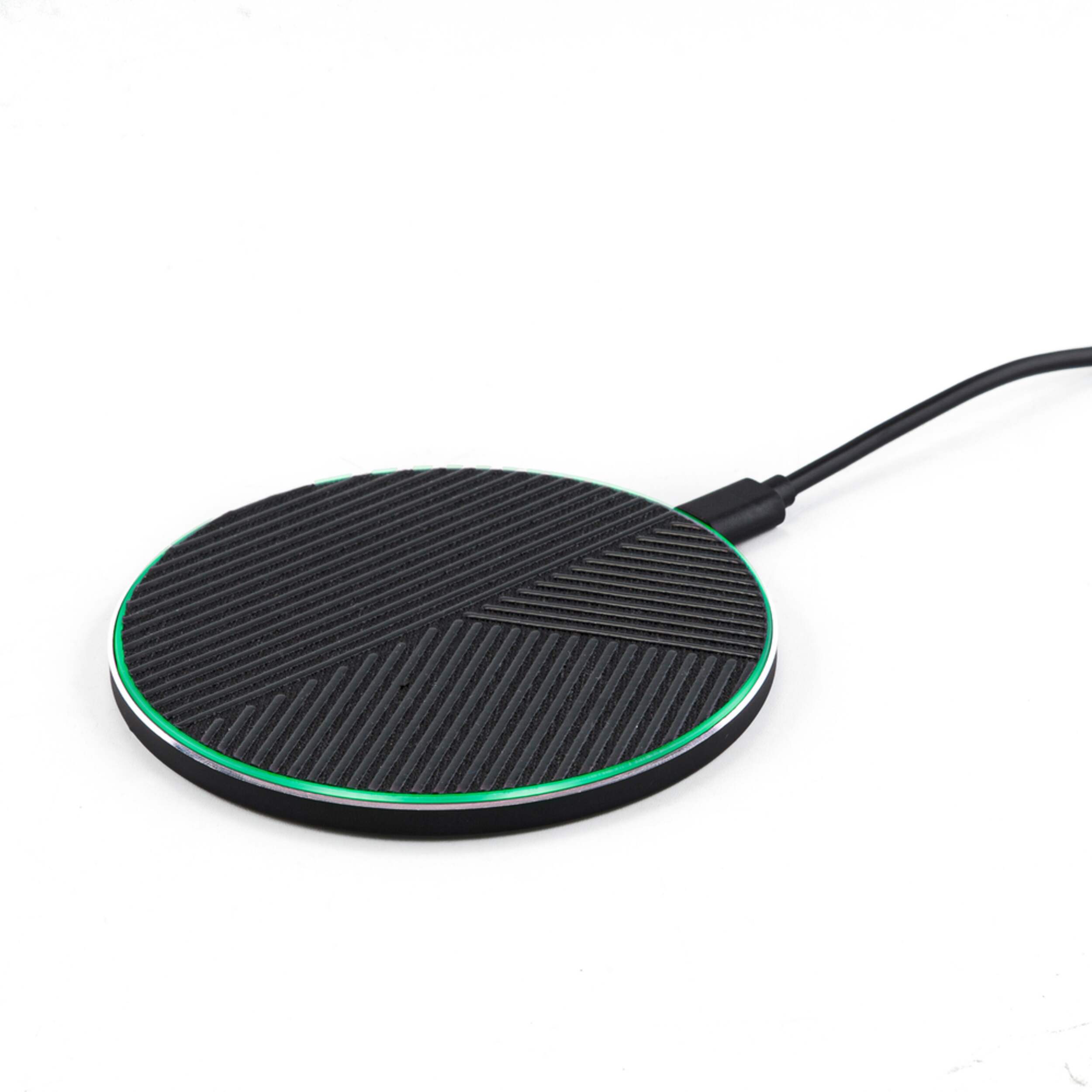 Tapis de recharge rapide sans fil Bluehive, tissu, 15 W Front_Three_Fourths_Angled_Left