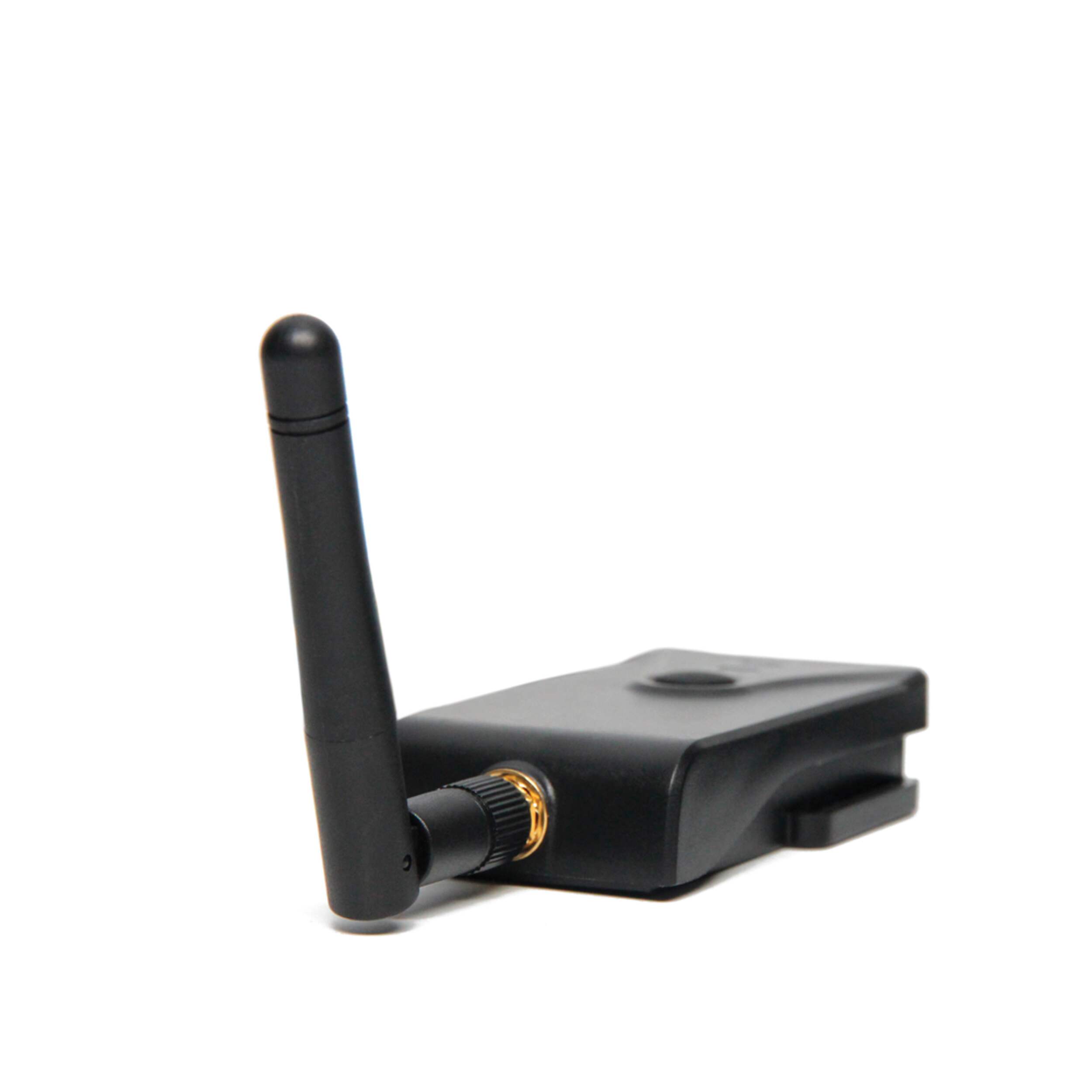 Caméra d'appoint avec WiFi RVS Systems Front_Angled_Right