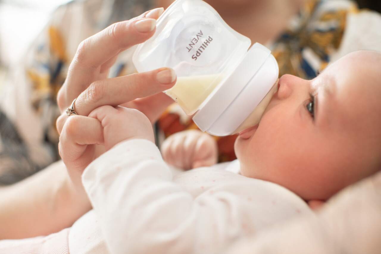 Philips Avent Baby Bottle Natural Response from Birth SCY900/01 White 125ml  1 pcs