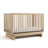 Bassinette convertible 5-en-1 Storkcraft Santorini de luxe avec rail de sécurité pour jeune enfant, bois de grève Front_Angled_Right