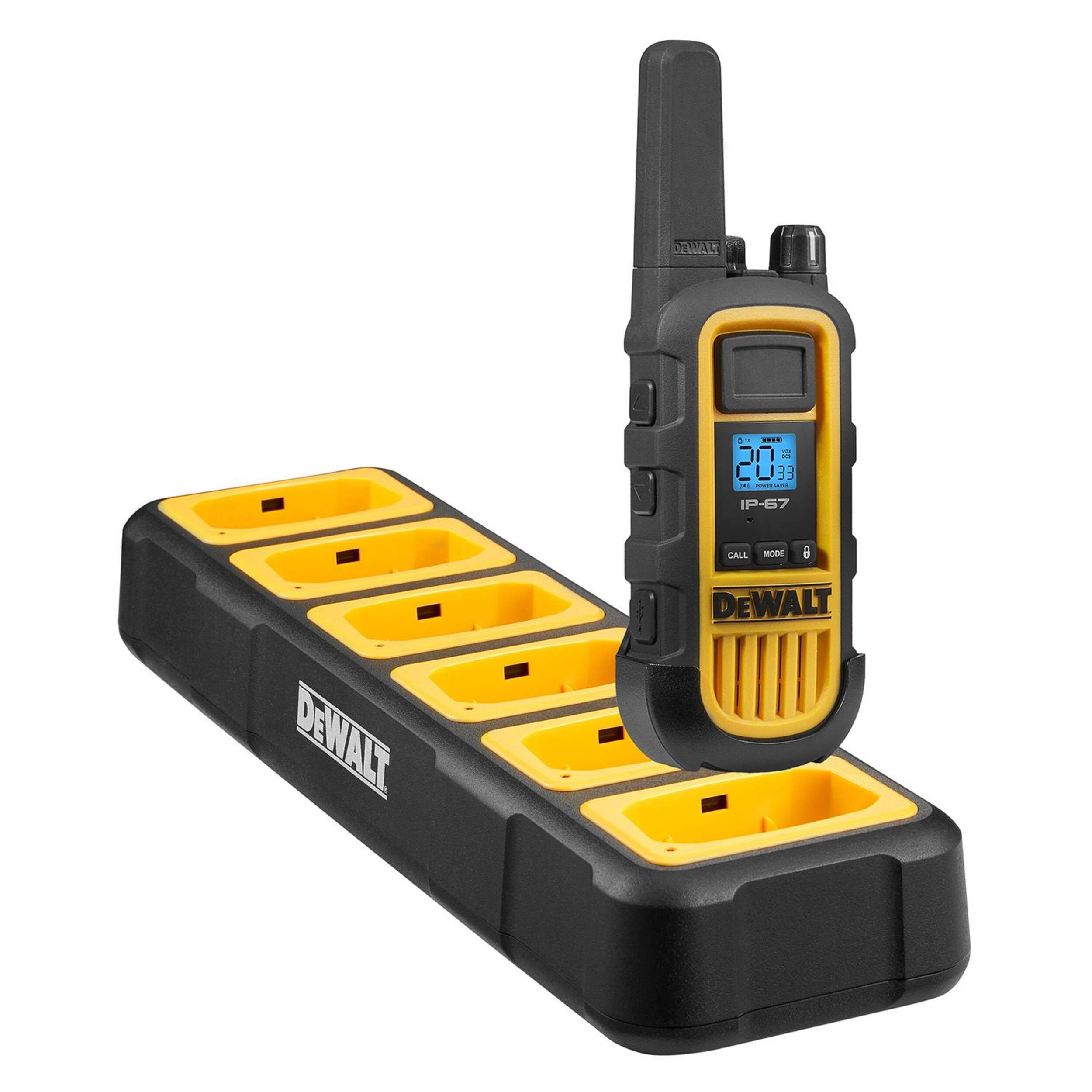 6 radios robustes DEWALT DXFRS300 avec chargeur à 6 ports et 6 casques d'écoute de surveillance Composite_or_Mixed