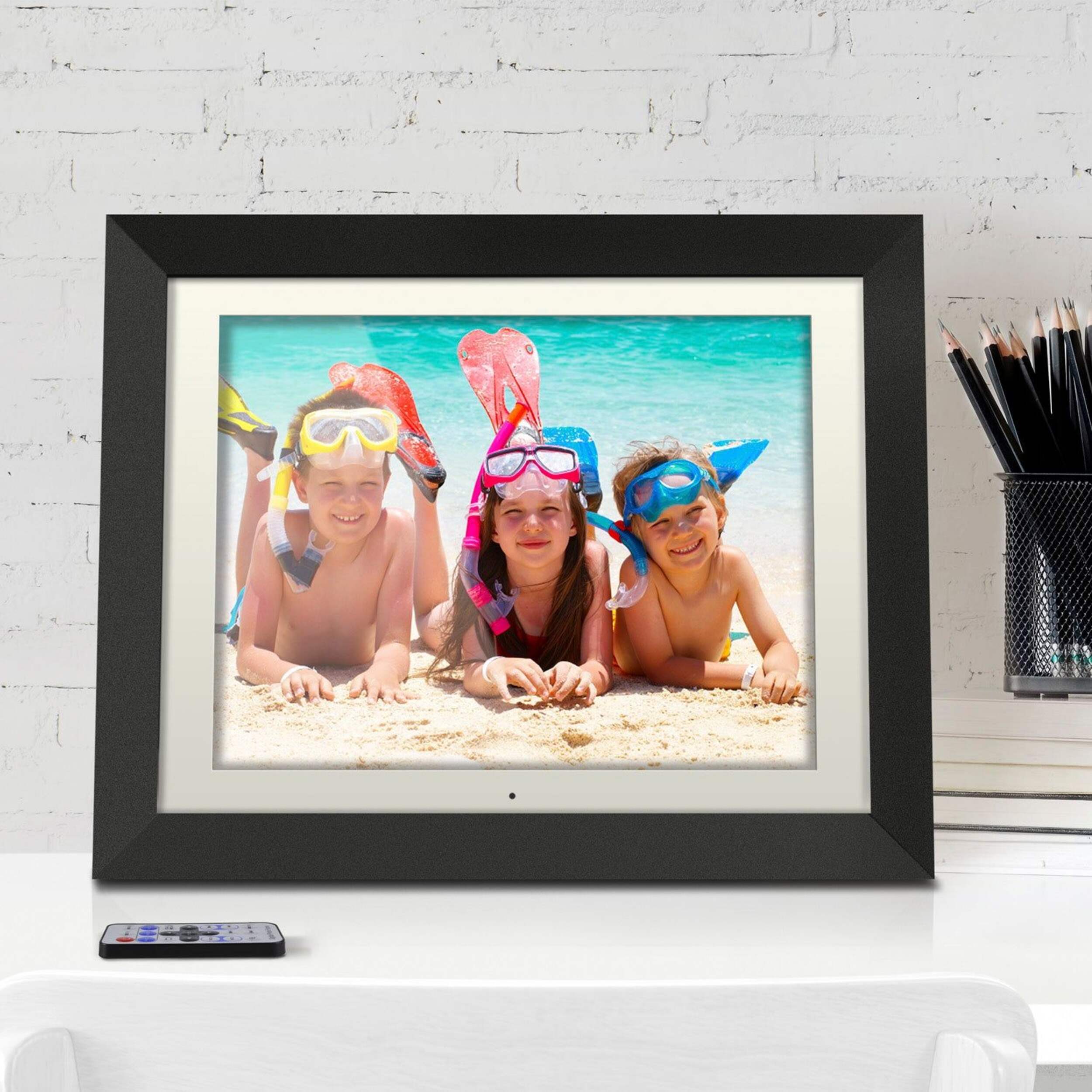Aluratek 15in Digital Photo Frame with 2GB BuiltIn Memory Canadian Tire