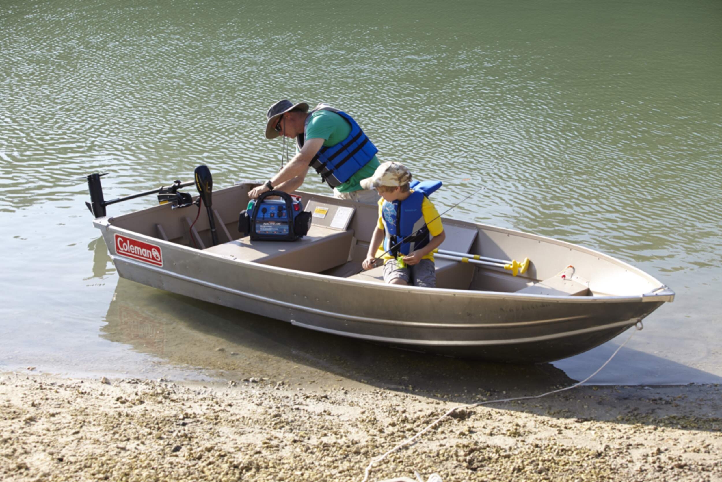 MotoMaster Nautilus Portable Power Pack & Battery Booster/Jump Starter