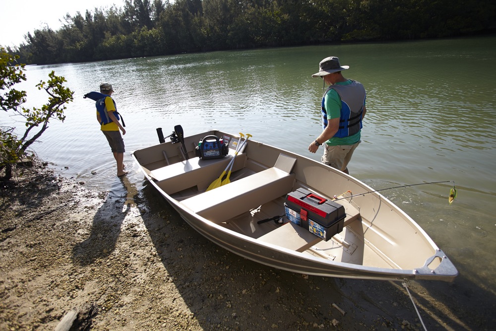 MotoMaster Nautilus Portable Power Pack & Battery Booster/Jump Starter