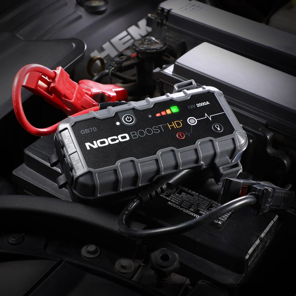 Noco boost. NOCO 155. Jump Starter 006s. Ремонт бустера NOCO замена батарей. Прикурить бустером.