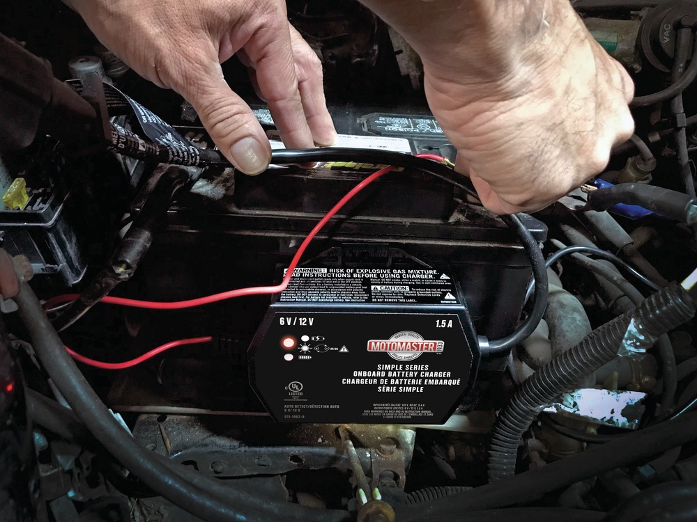 MotoMaster Simple Series Onboard Smart Battery Charger/Maintainer