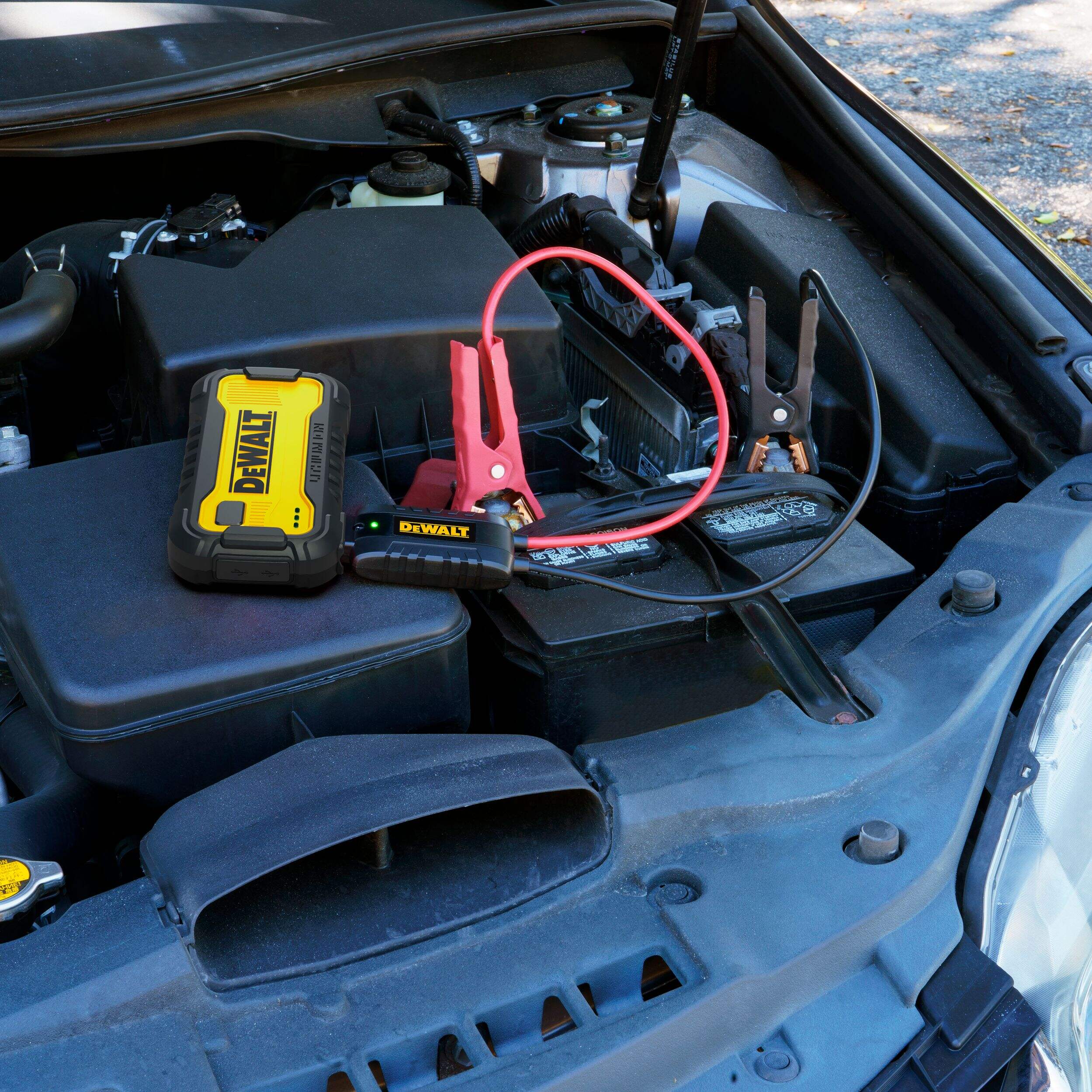 DEWALT DXAELJ16 Lithium Booster Pack/Jump Starter with USB Power Bank