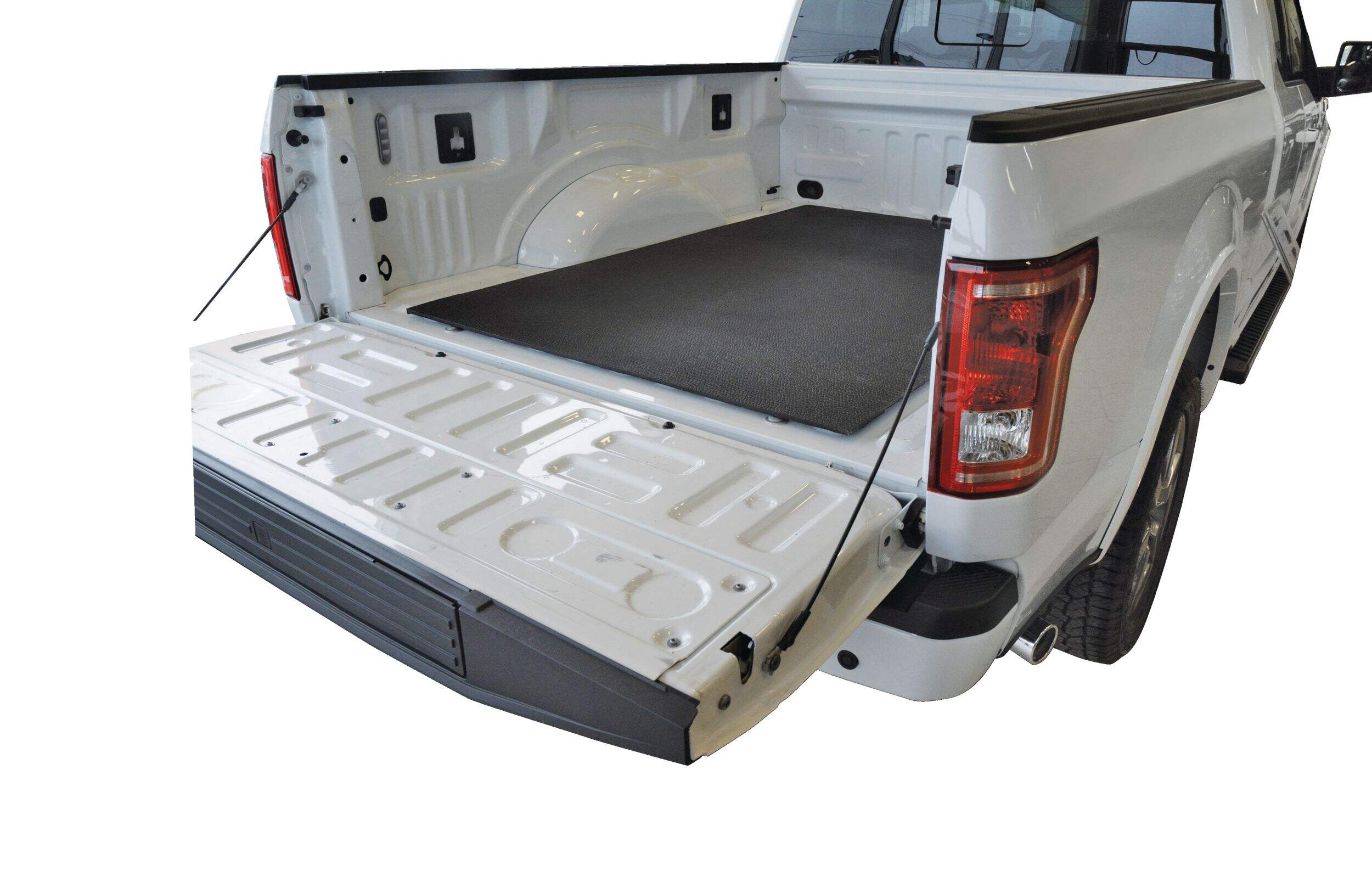 Tapis antidérapant robuste en caoutchouc pour camion, 1,2 x 1,8 m (4 x 6 pi), noir Front_Three_Fourths_Angled_Left