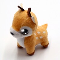 Balle mystère de 14 peluches miniatures Surprizamals Series, choix varié Front_Three_Fourths_Angled_Left