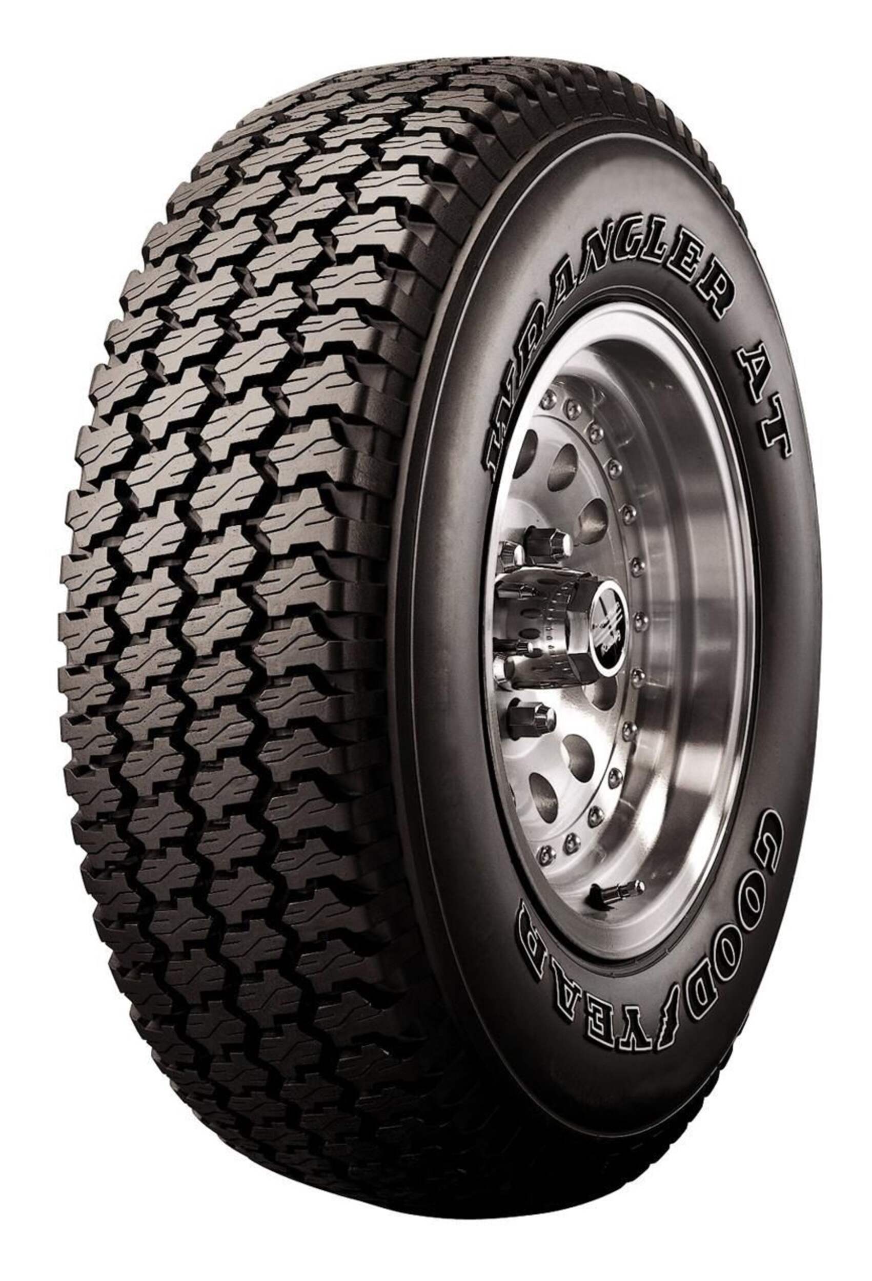Pneu Goodyear Wrangler AT Adventure tout-terrain pour camionnette et VUS, avec traction sur la neige Front_Angled_Left