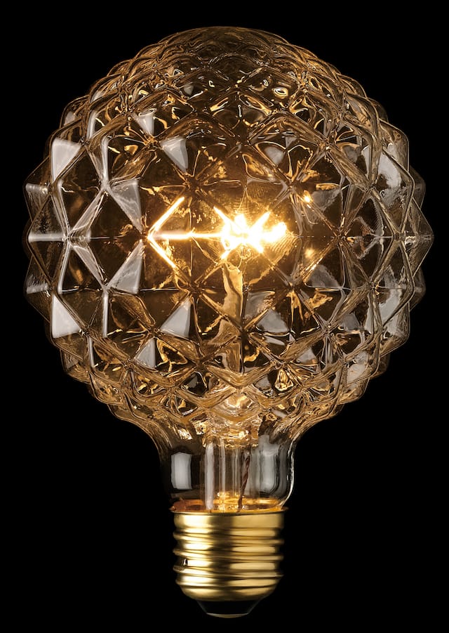 Globe Incandescent 40W Crystal Light Bulb | Canadian Tire