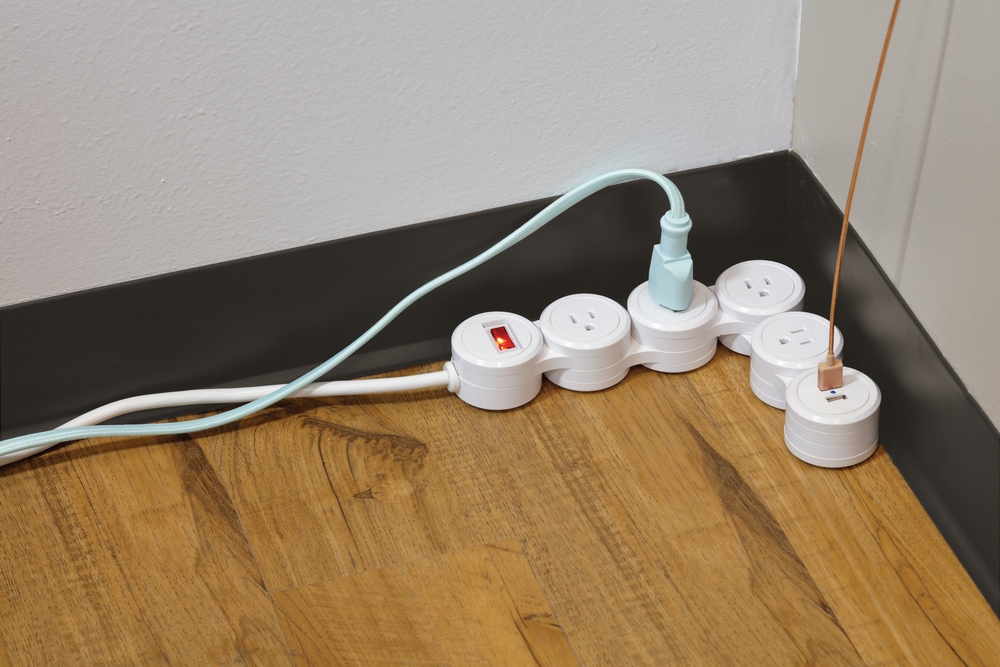 NOMA 4Outlet and 2 USB Port Power Bar / Hub with Surge Protector, 6ft