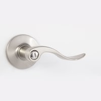 Serrure de porte à clé à levier Garrison Queen, nickel satiné Front_Angled_Right