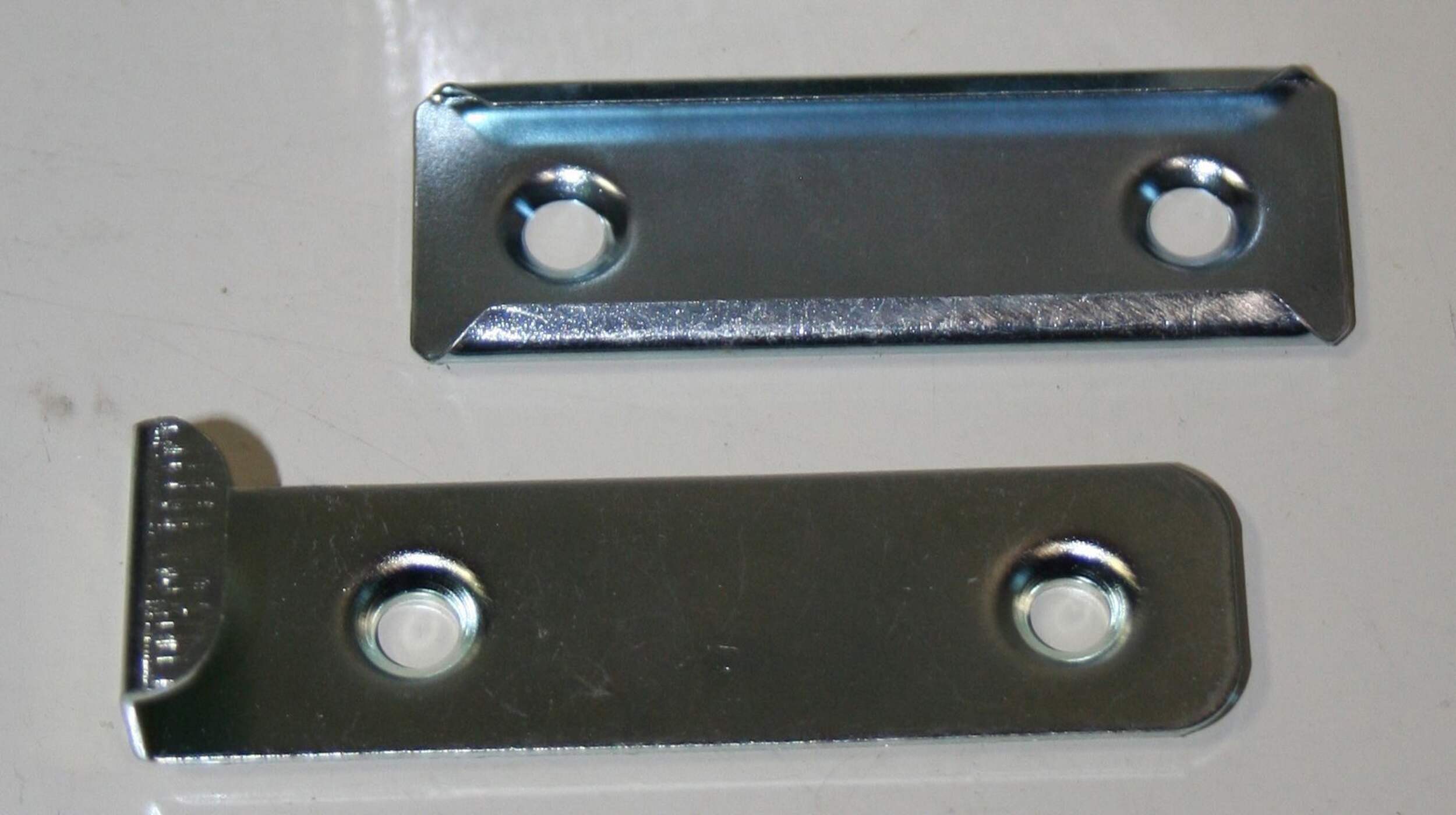 Buildex Large Hidden Mirror Hanger Overhead_Plunge