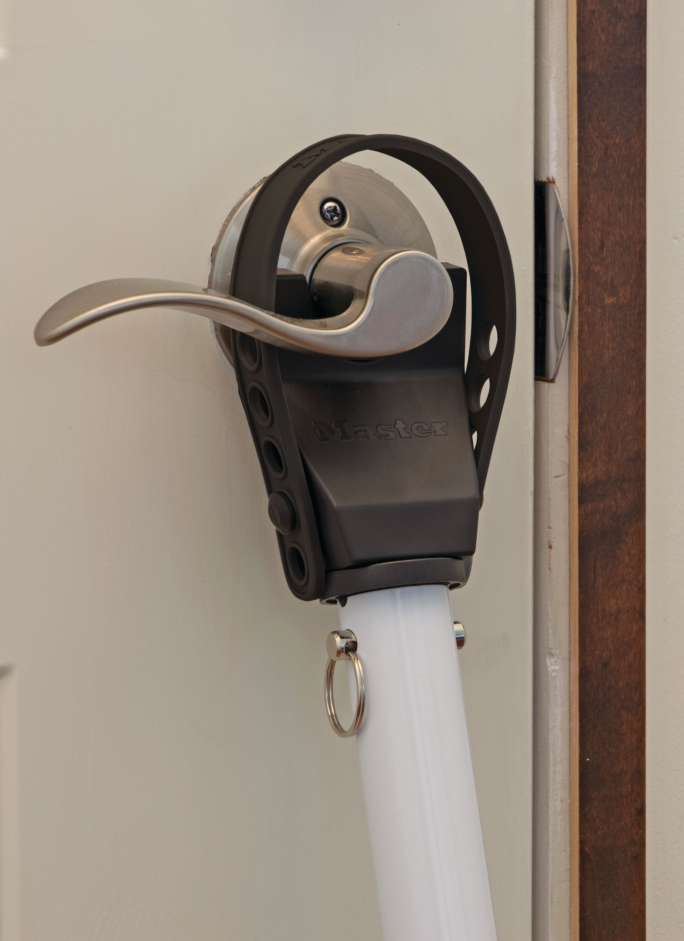 Barre de sécurité pliante et compacte pour porte Master Lock Canadian