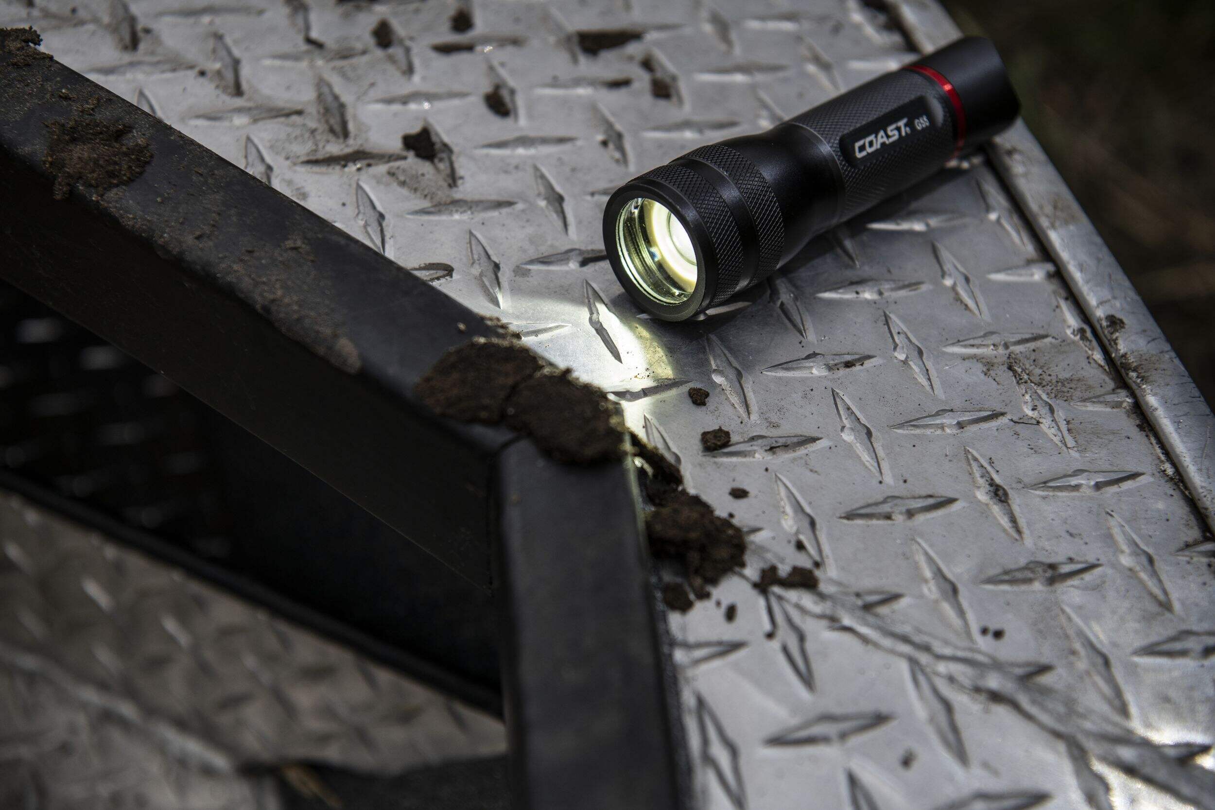 Coast G55 650 Lumens Water Resistance Aluminum Twist Focus Handheld