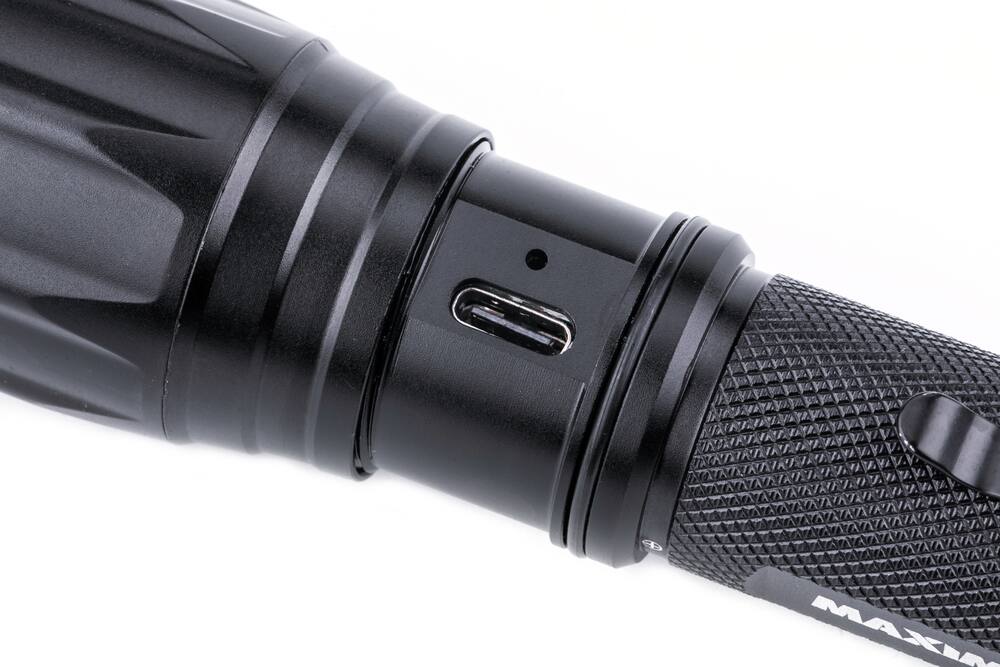 maximum 1100 lumen rechargeable uv flashlight