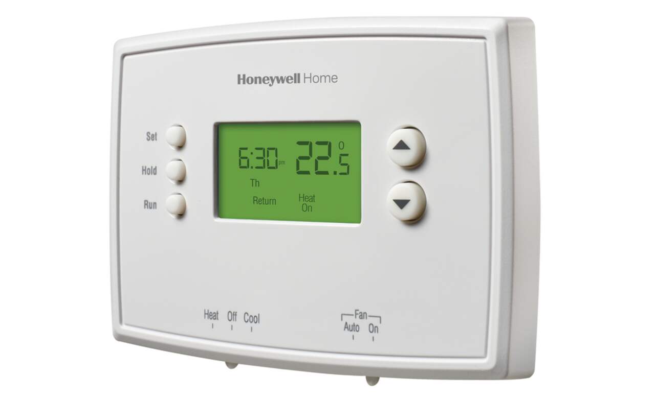 https://media-www.canadiantire.ca/product/fixing/home-environment/winter-climate-control/0529212/honeywell-7-day-progrmmable-thermostat-ee0f0546-9f69-49f4-ae85-3067097005e4.png?imdensity=1&imwidth=640&impolicy=mZoom
