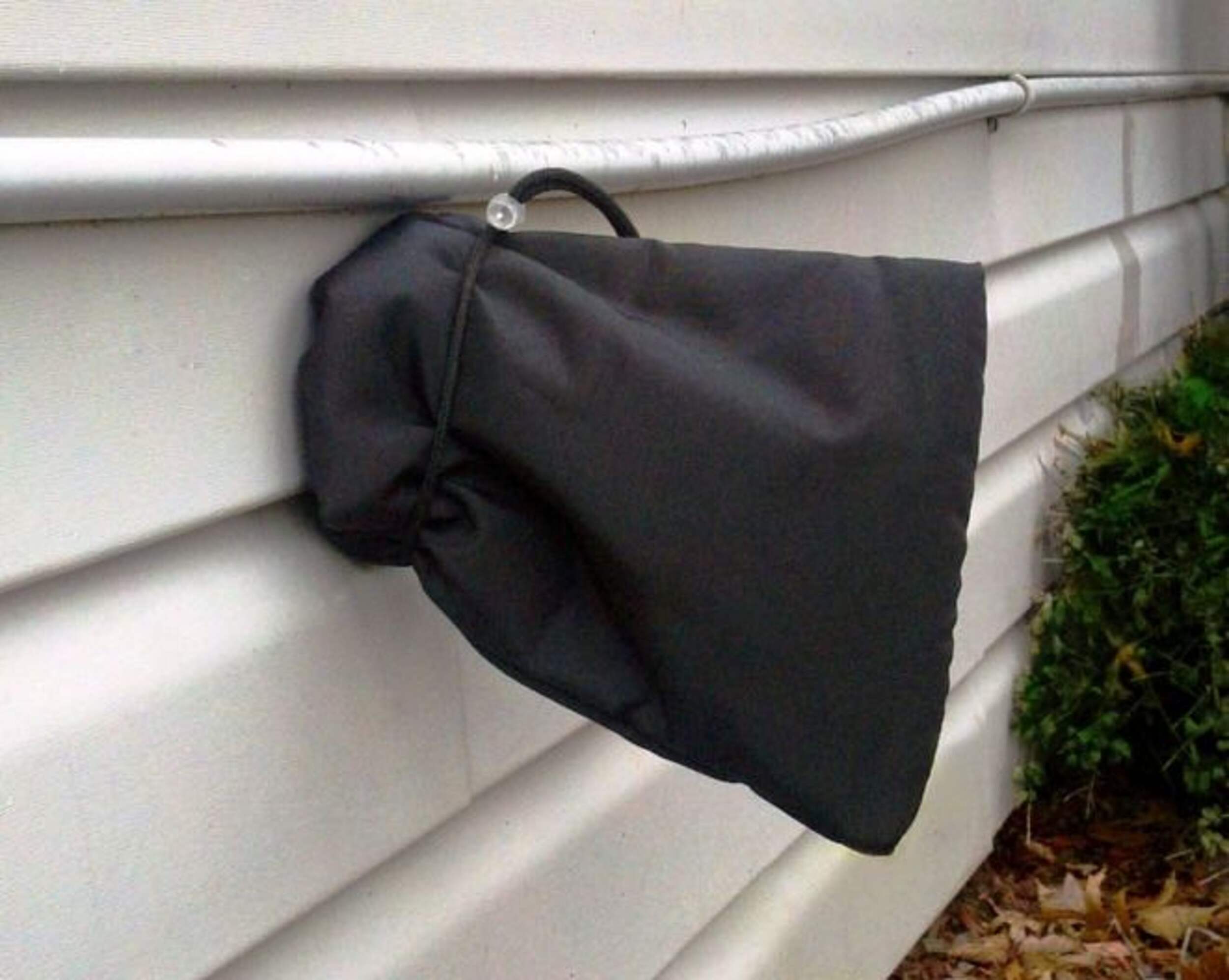 Frost King Slip-On Sock Cover For Standard-Sized Outdoor Faucets Side_Left