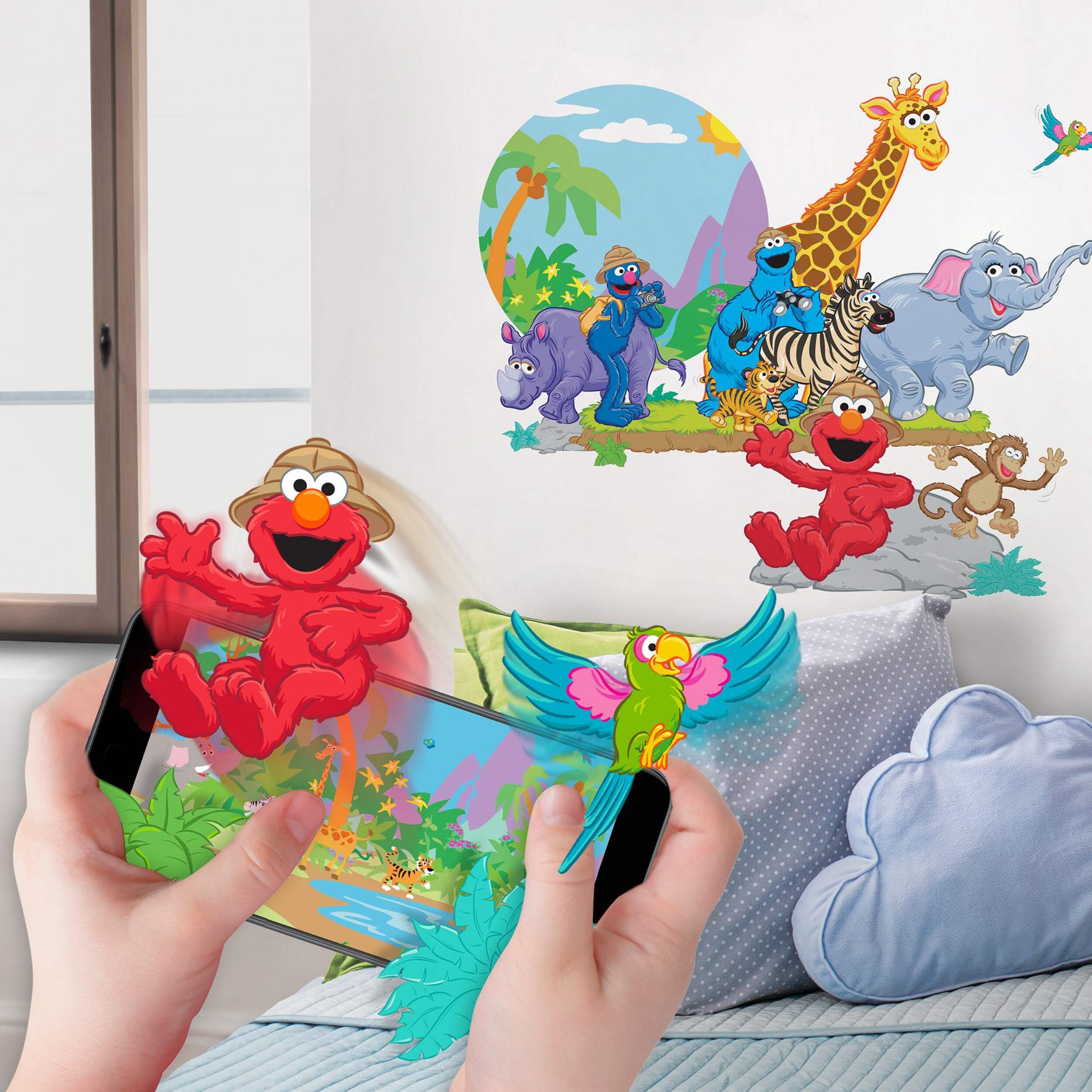 Autocollant mural interactif Wall Stories Sesame Street Front_Angled_Left