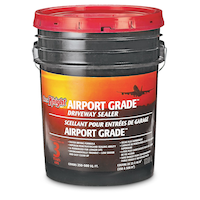 Black Knight Airport Grade 3-Year Asphalt Driveway Sealer, 250-500-sq. ft Coverage, 17-L Front_Elevated
