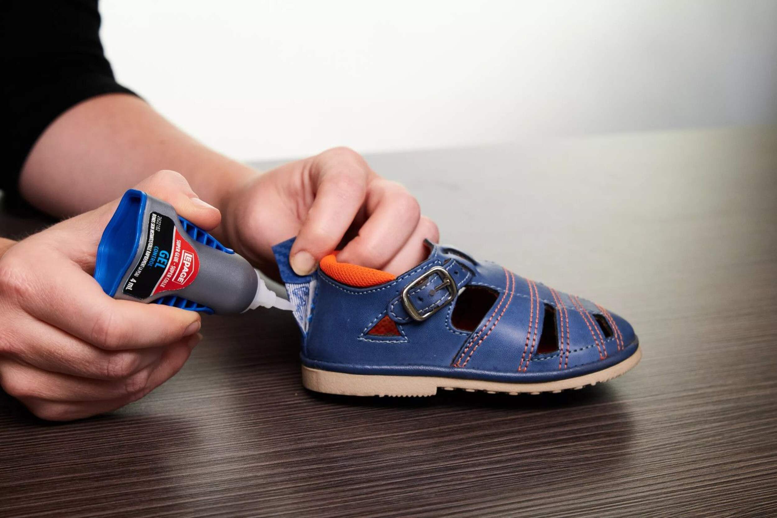 Super colle cyanoacrylate multi usage LePage Gel Control, sèche en