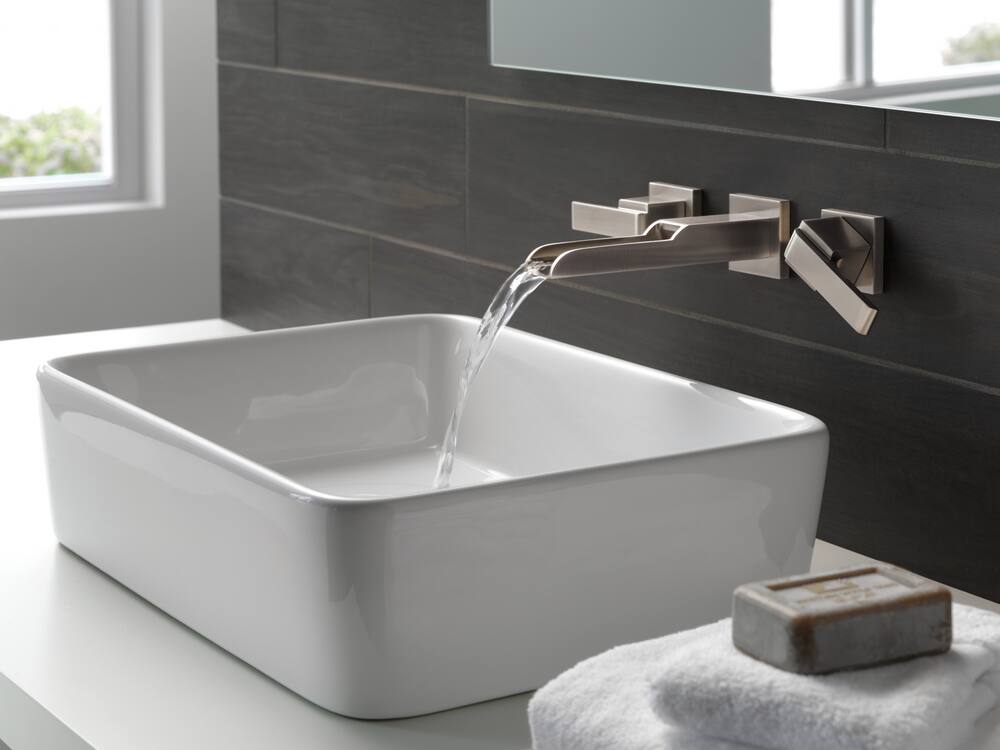 delta bathtub wall faucets