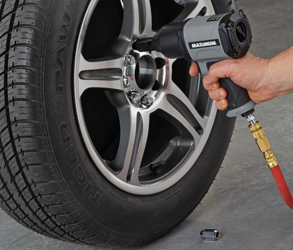 MAXIMUM 1/2in Pneumatic Air Impact Wrench with BuiltIn Regulator