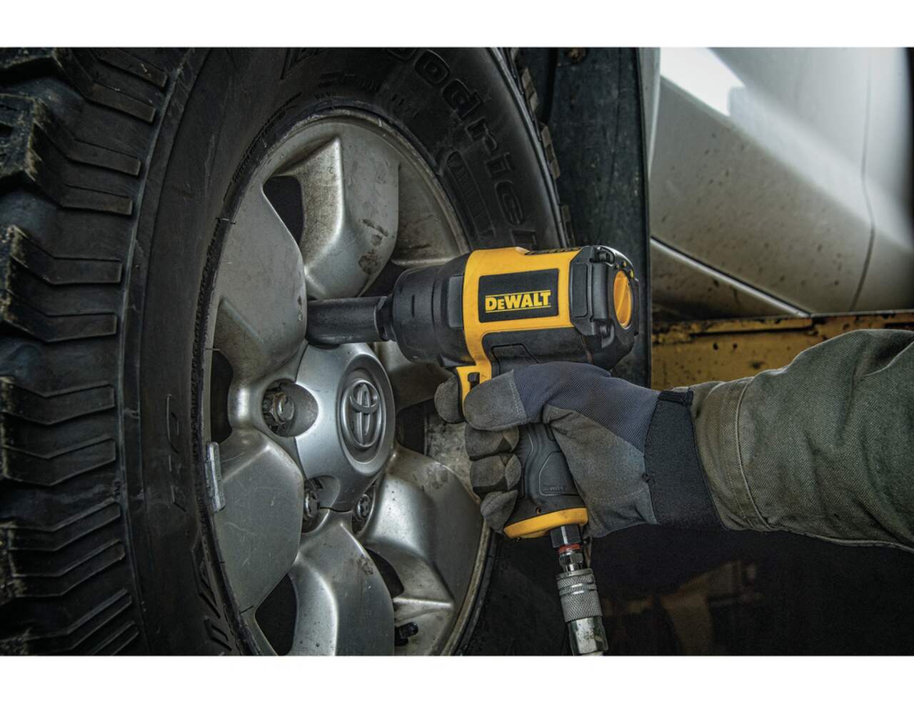 DEWALT DWMT70773 Heavy Duty 1 2 in Pneumatic Air Impact Wrench