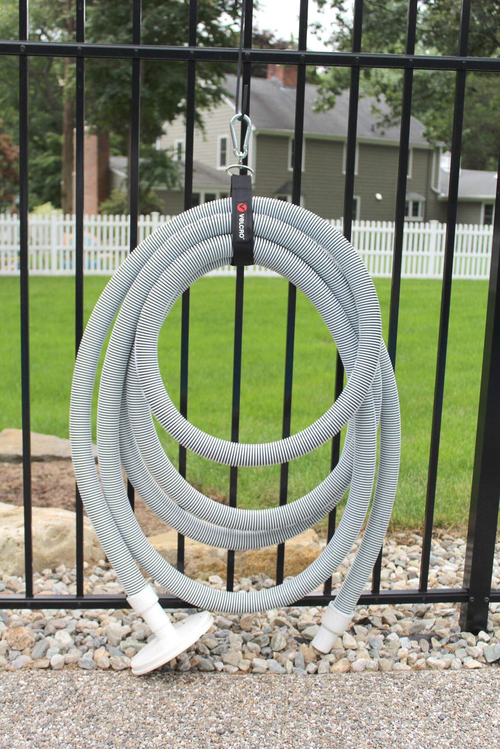 Velcro Easy Hang Heavy Duty Storage Strap with Carabiner Clip, Small