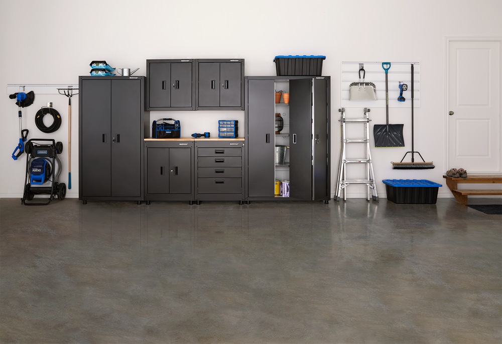 Yardworks Heavy Duty Snow Scoop Shovel with Nylon Wear Strip, 18in