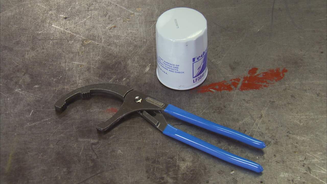 Snap on outlet oil filter pliers