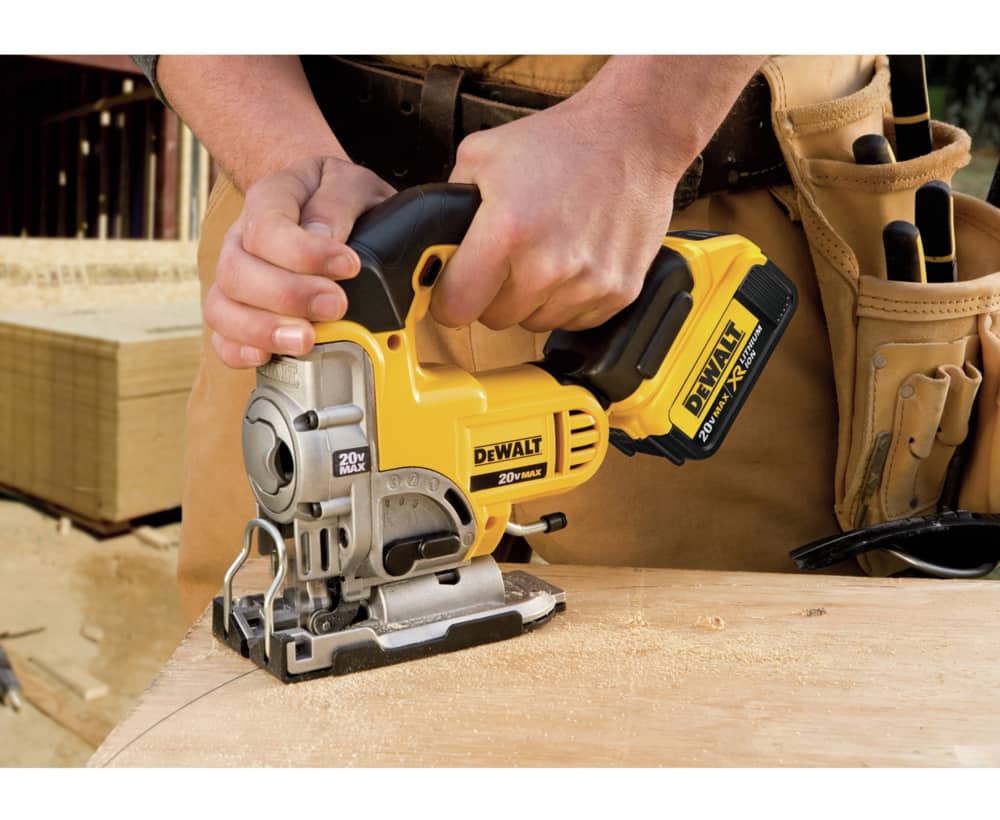 DEWALT DCS331B 20V MAX Keyless Variable Cordless Jigsaw with Dust Blower, Tool Only | Canadian Tire