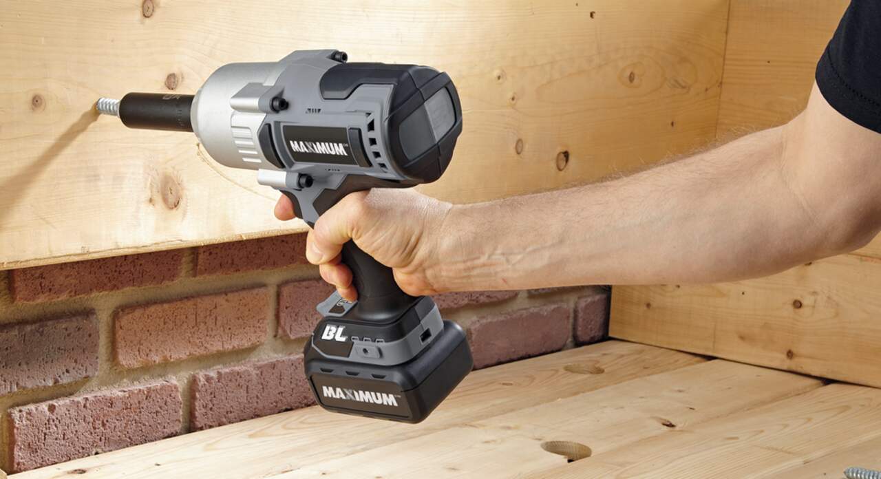 Maximum high torque shop impact wrench
