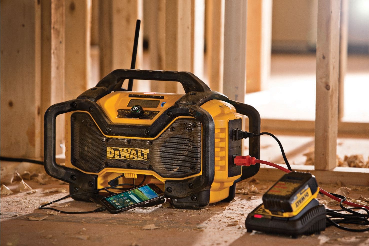 DEWALT DCR025 20V MAX 20V 40V Flexvolt Bluetooth Jobsite Radio with Built In Battery Charger