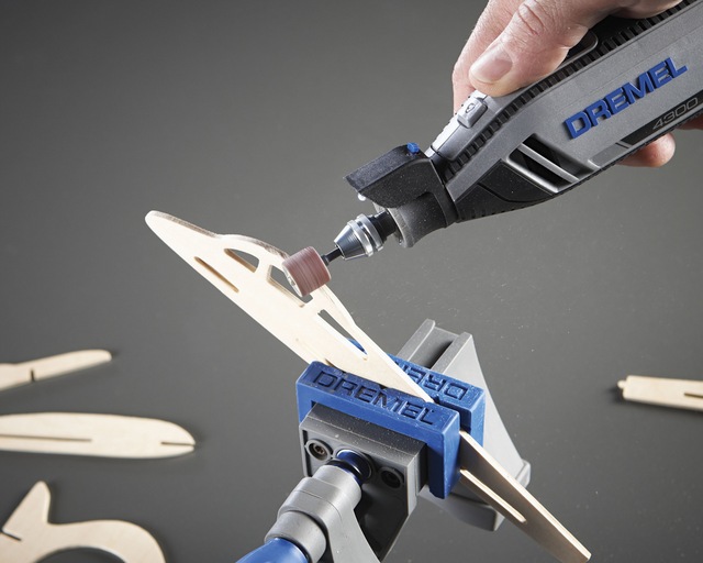 Outil rotatif à vitesse variable 1,6 A Dremel 43005/40, avec