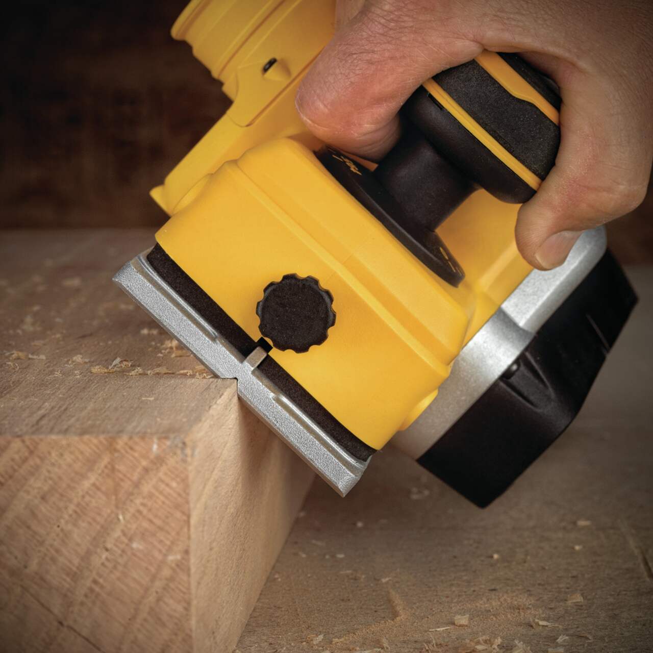 20v max lithium ion store brushless planer dcp580b dewalt